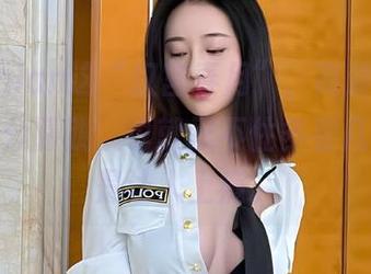 年年Nnian这“汉宫春月”，高清美图里藏着几分朦胧，也就忍不住多看几眼，真是让人上瘾。