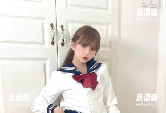 微密圈 - 看原图里的张思允，校服的样子竟然让我想起了青春的小剧场，满是惊险和滑稽！