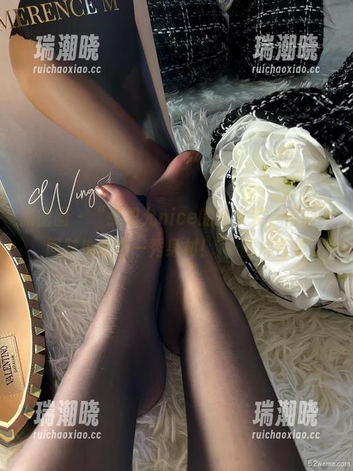 微密圈 - “张思允nice的修女装，信仰的同时也想秀一秀身材！”-图片合集