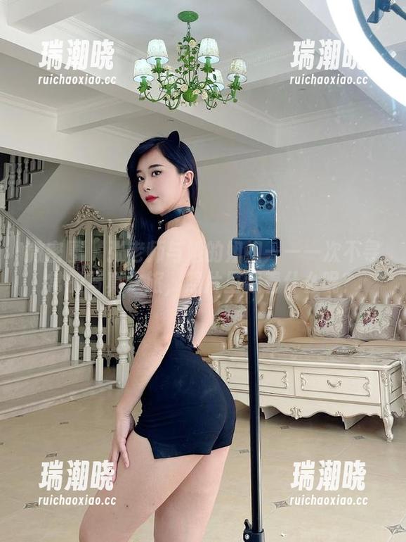 张老师 微密圈 - 张老师与她的姐姐——一次不寻常的写真之旅,照片里藏着什么呢?