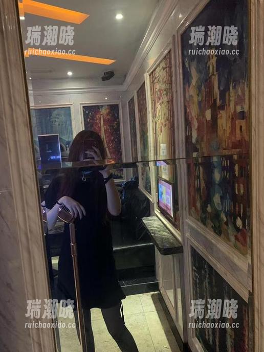微密圈 - 提袜少女肉丝写真，更新让人忍不住多看几眼，果然不愧是标志性的小心思。