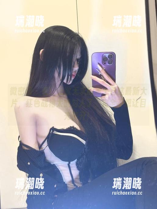 微密圈 - 看！无欲无求的推土君这最新大片，红色战裙太能勾人了，完全不想让目光移开！