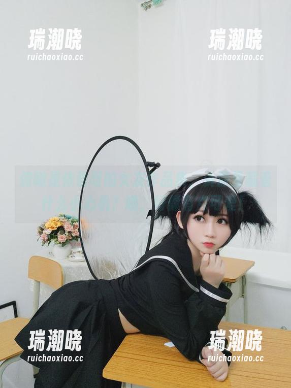俯瞰是依酱呀的女友作品集，资源里藏着什么小心机？哦，好像有点可爱！
