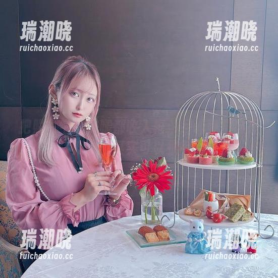 月城委员会 把照片中的美腿都收入框:月城委员会想让你知道腿其实可以很有故事!