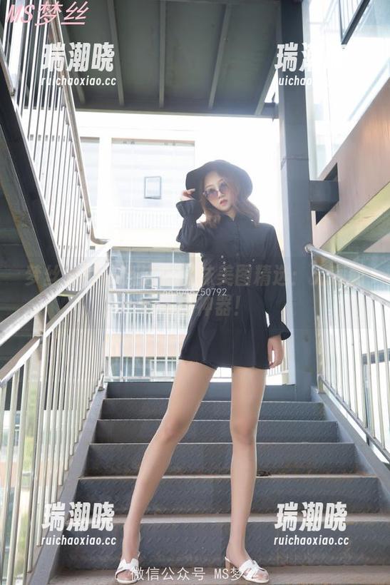 梦丝女神 - 刘诺的网袜美图精选：无意间的吸睛神器！