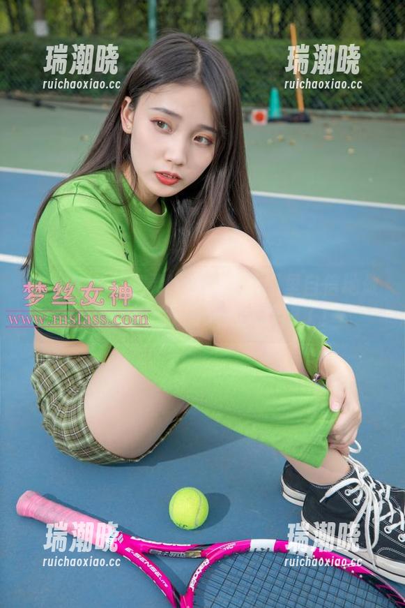 梦丝女神 - 当灵唯在高清原图里自信地做女王，哦，我的天，太养眼了！