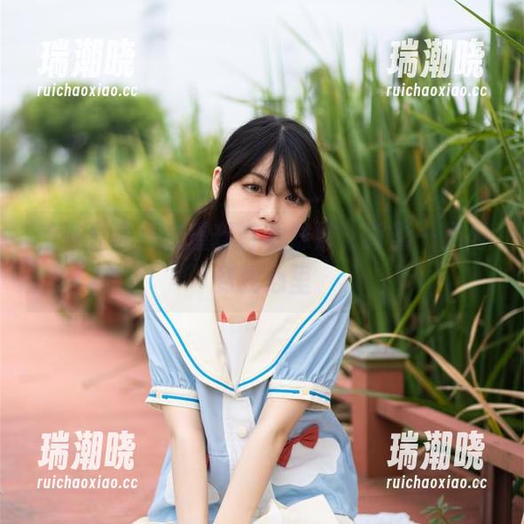 精选分享：梨瑾瑾吉他妹妹，背影一晃闪到我心里