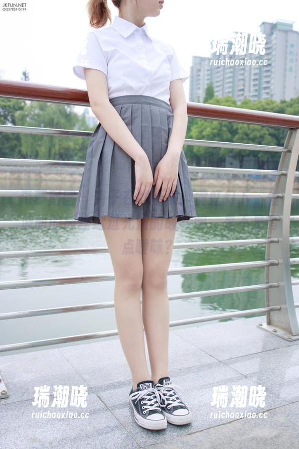 森萝财团 - 卉子在线合集：霓虹灯下，绫波丽的肉丝透过光滑的战斗服，是不是有点暧昧？