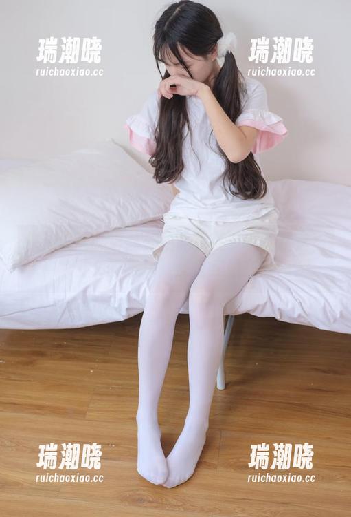 你见过这种白丝外拍吗？森萝财团精选高中女生K的照片，反正我是在感慨。