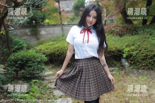 模范学院 - Manuela玛鲁娜与兔女郎图像：当目光和想象力碰撞的那一刻