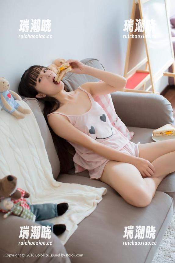 波萝社 - 柳侑绮的剑道女，真想问原图里的剑是不是也在漂流！