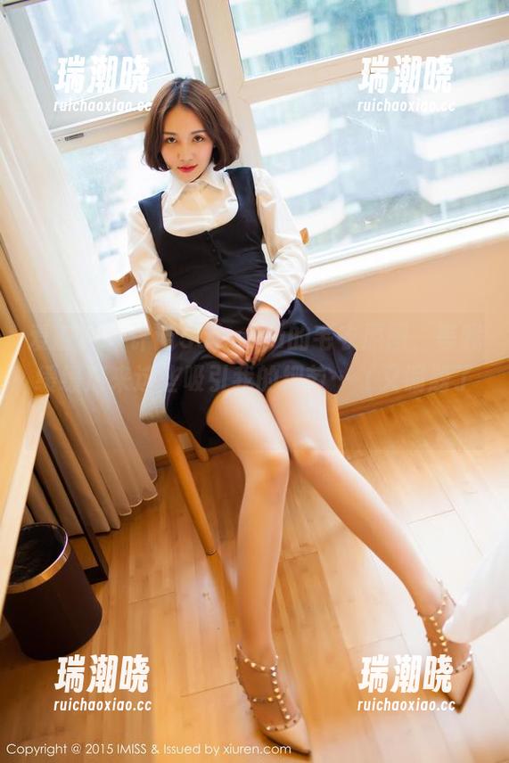 爱蜜社 - 许诺Sabrina的毛衣原图，等我缓缓道来这些吸引我的细节…（又偏题了）