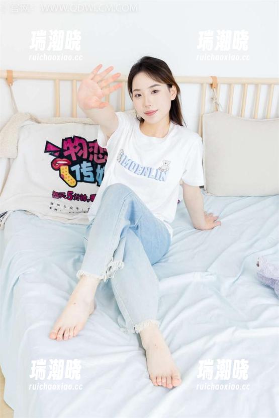 物恋传媒 - 在线青柠：少女图集，颇让人心痒