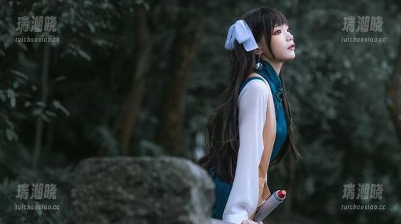 看王胖胖u的Dva比基尼写真集，不禁想：这衣服敢不敢再小点？