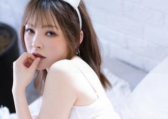 黑白作品里，白露Bululu说什么？图片未必回答