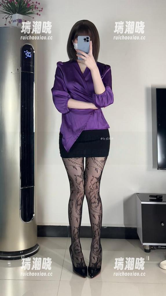 微密圈 - 美图下载赶快的，白龙猫女上线，红底极光点燃你的脑洞！