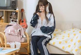 神沢永莉的定制图片，秘书新宠，谁能有耐心不多看几眼呢？