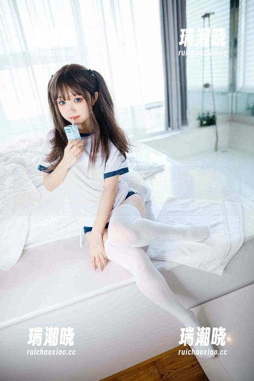 神沢永莉的英梨梨修女私拍，套图里藏着的细节真让人停不下来，快来一探究竟！