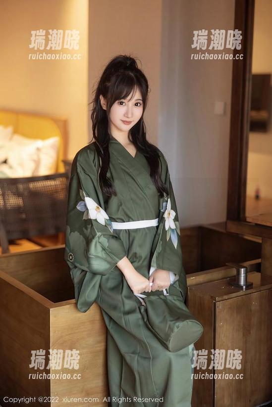 秀人网 - 向无圣光致敬，南乔的秘书写真里混杂了太多不经意的美图。