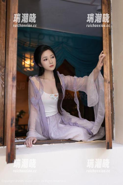 秀人网 - 奶酥的写真：原图里的女孩，眼神迷离，快hold不住