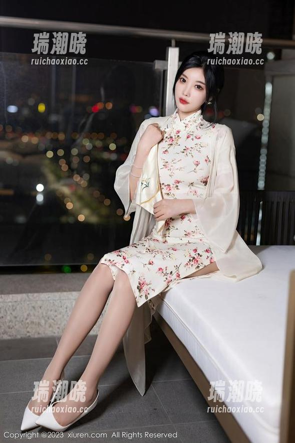 秀人网 - 小绵绵的厨娘在线：一个专注做饭的美女，意外成了百看不厌的风景。