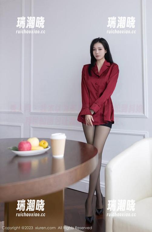秀人网 - 我本以为美足简单，没想到抖娘利世的图包让我重新考虑人生。