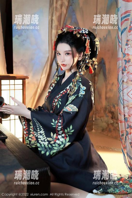 秀人网 - 谁知道果儿Victoria的这本写真图册里，暗藏了多少值得一看的秘密？