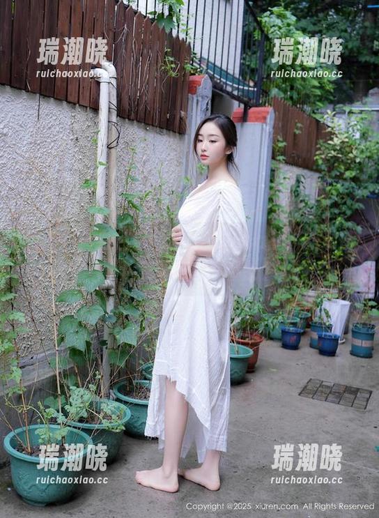 秀人网-梦娜Vanessa 秀人网 - 白色是梦娜Vanessa的“新装备”!美图更新你懂的?