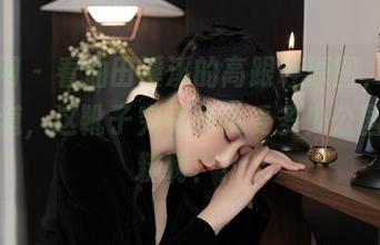 秀人网 - 看油田溪溪的高跟鞋原图，我只想知道，这靴子究竟能承受多少公园的粗糙啊？！