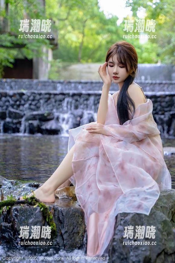 秀人网 - 高清版：琳琳ailin的婚纱秀，一秒让你婚后都想再来一次！