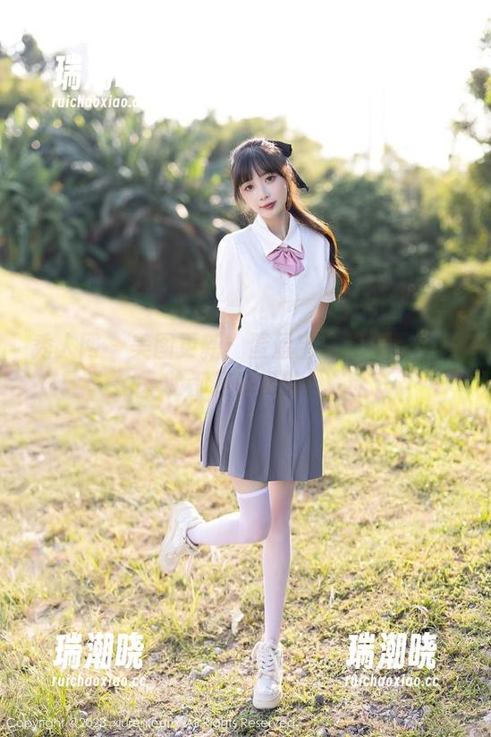 秀人网 - 美图更新：蛋蛋宝拿眼镜秀了一脸都是妥妥的！