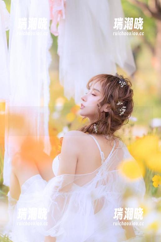 米线线sama穿越制服丛林：每一张高清写真都藏着一个小段子！