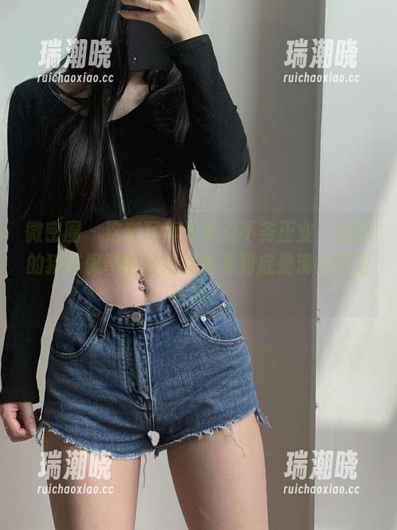 微密圈 - 这套写真里有点不务正业，粉色的猪陈佩奇的清纯女高系到底是清纯还是纯纯？