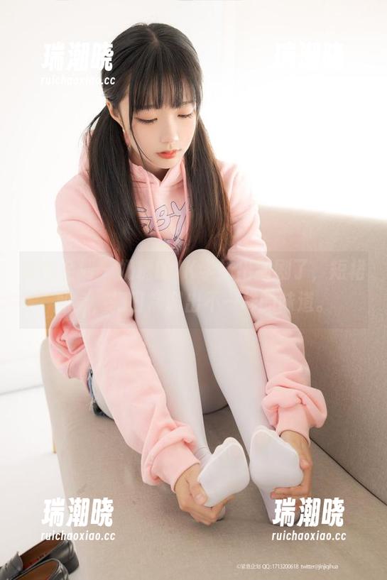 紧急企划 - 奶糖的JK学妹出新剧了，短裙加身，把日常调出不一样的味道。