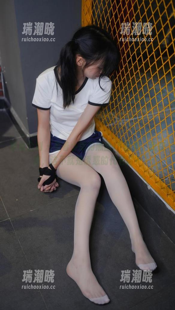 紧急企划 - 看着小恩的黑丝JK图集，我在想，这不就是诱惑的代名词？