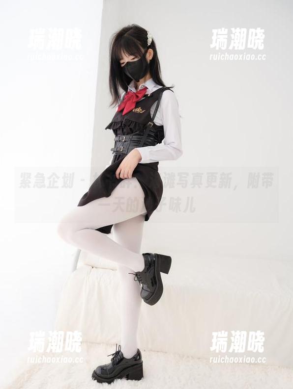 紧急企划 - 林书辞：海滩写真更新，附带一天的沙子味儿