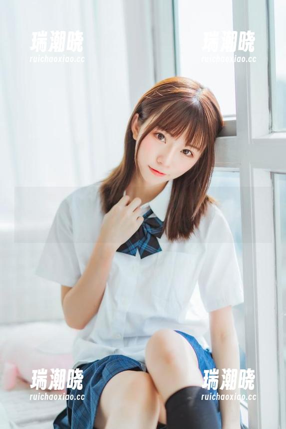 原图一看，这竟然是绮太郎kitaro的美腿版“人间绝色”啊。