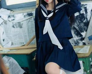 胡桃猫Kurumineko白衬衫写真更新，一个衬衫竟然能引发这些小思绪…
