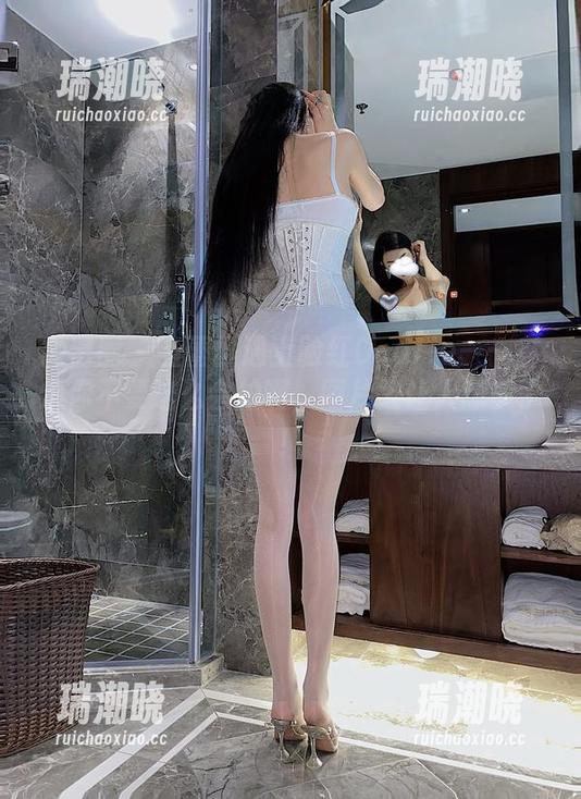 微密圈 - 当蕾丝遇上脸红Dearie——麻烦你不要这么会拍啊，图片太让人想多了！