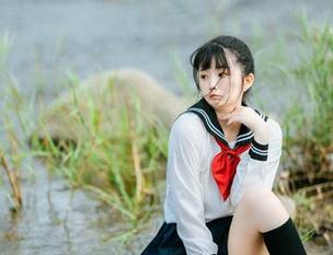 落落Raku的私人定制女仆：你手机里的新壁纸！