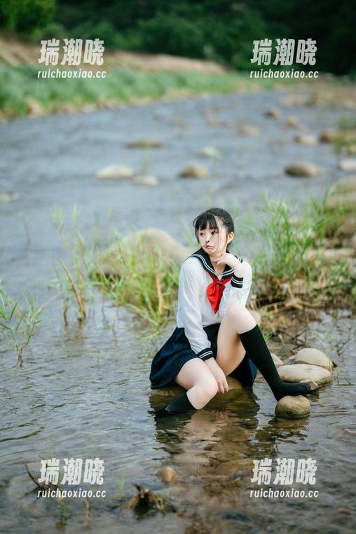 落落Raku的私人定制女仆：你手机里的新壁纸！