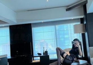 微密圈 - 图包精选：每次翻看葛征的“女孩”，都在问：这到底是个什么状态呢…不明觉厉。