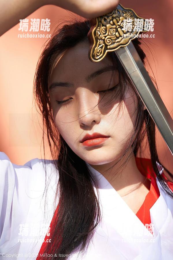 蜜桃社 - 看呐，Gina在豹纹之中游走，那画面…是想让我眼前一亮还是眩晕？