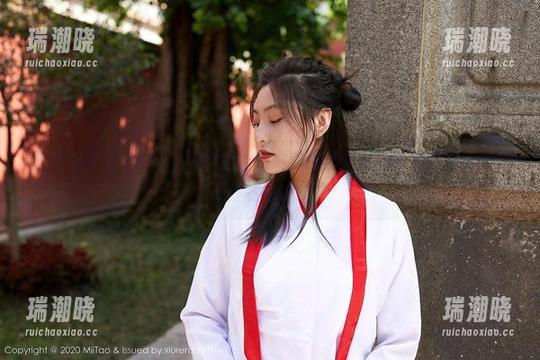 蜜桃社-伊琳 蜜桃社 - 免费原图一抢而空,伊琳的蕾丝光影让我沦陷在美的迷雾中。