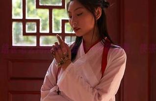 蜜桃社 - 看结衣怎么用肉丝打造不一样的美图，快来一睹为快！