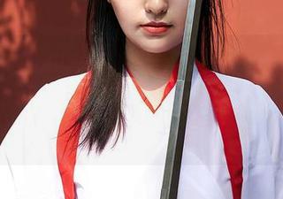 蜜桃社 - 露西Lucy的修女美图，似乎在说：“再正经的宗教也挡不住我的风格！”