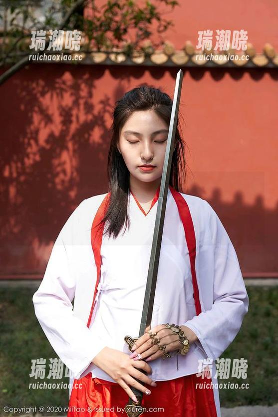 蜜桃社 - 露西Lucy的修女美图，似乎在说：“再正经的宗教也挡不住我的风格！”
