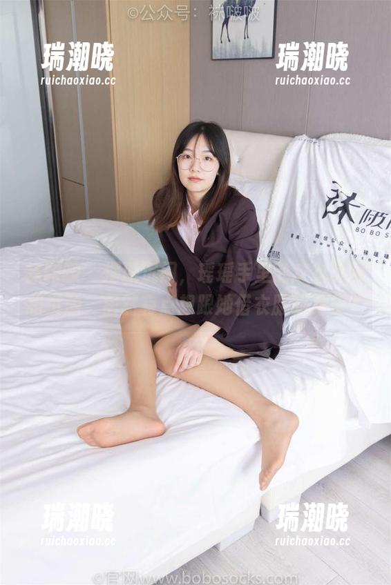 袜啵啵 - 摆脱沉闷，瑶瑶手里的皮衣美图和资源，居然有点想跟她借衣服的冲动？