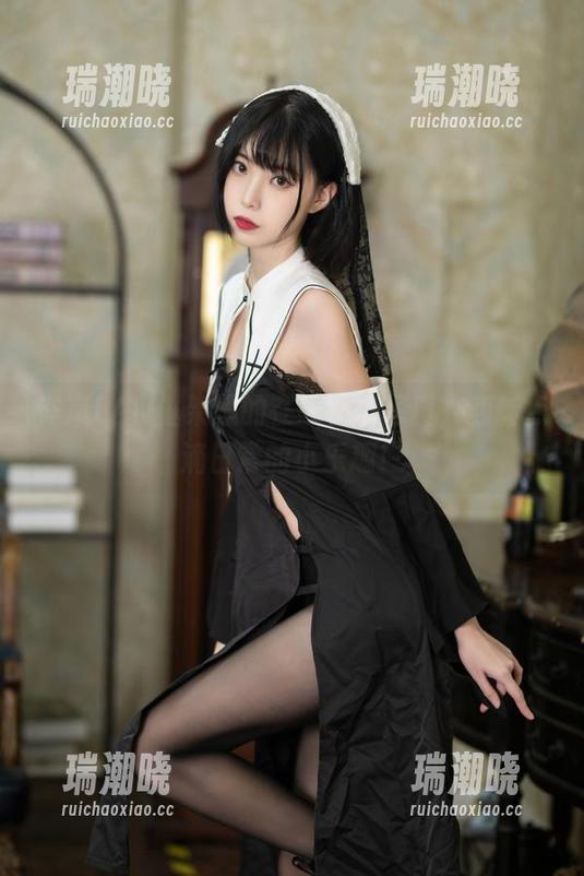 许岚LAN 许岚LAN框架里的在线秘书写真,翻转点滴日常的小乐趣!