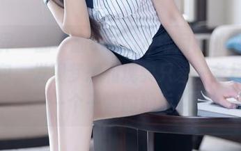 语画界 - 翻一翻cherry绯月樱的白裙私房图包，发现梦想和现实只差一条裙子和一个干净的地板！